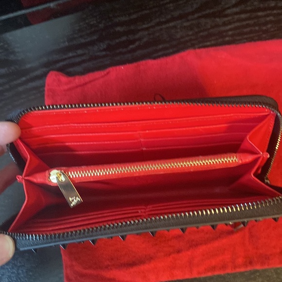 New wallet with lots of card space. - Picture 3 of 5